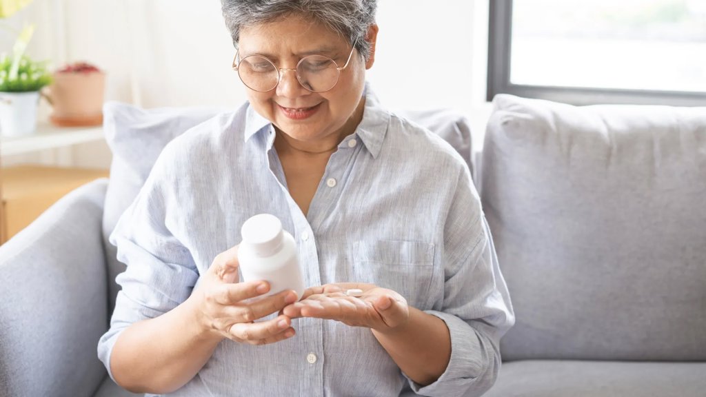 This common vitamin deficiency can mimic normal aging | ScienceDaily
