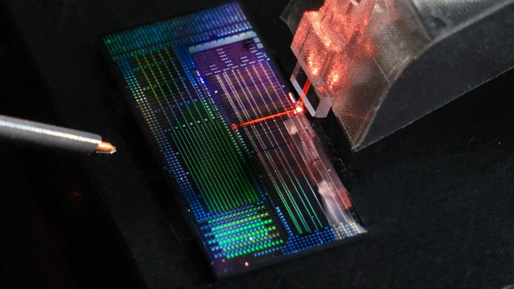 This tiny chip could change the future of quantum computing | ScienceDaily