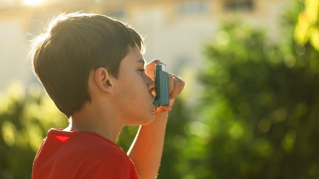 New inhaler halves childhood asthma attacks | ScienceDaily