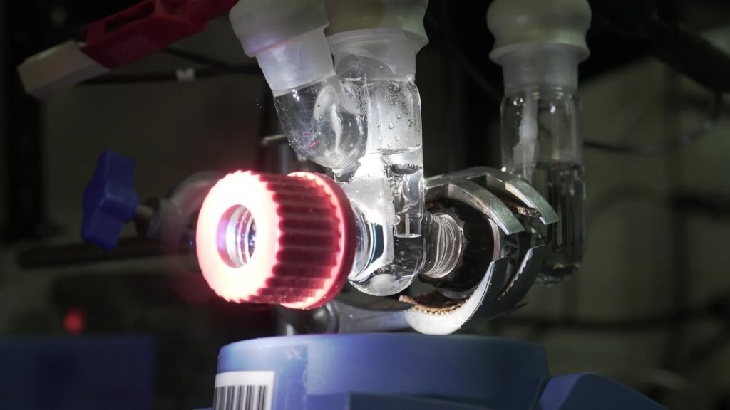 This artificial leaf turns pollution into power | ScienceDaily