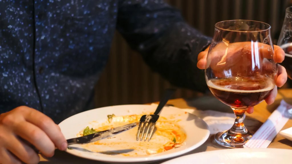 This after-meal blood sugar spike may raise Alzheimer’s risk | ScienceDaily