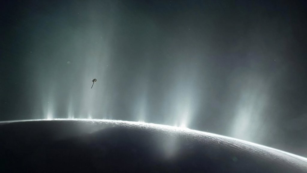 Supercomputers decode the strange behavior of Enceladus’s plumes | ScienceDaily