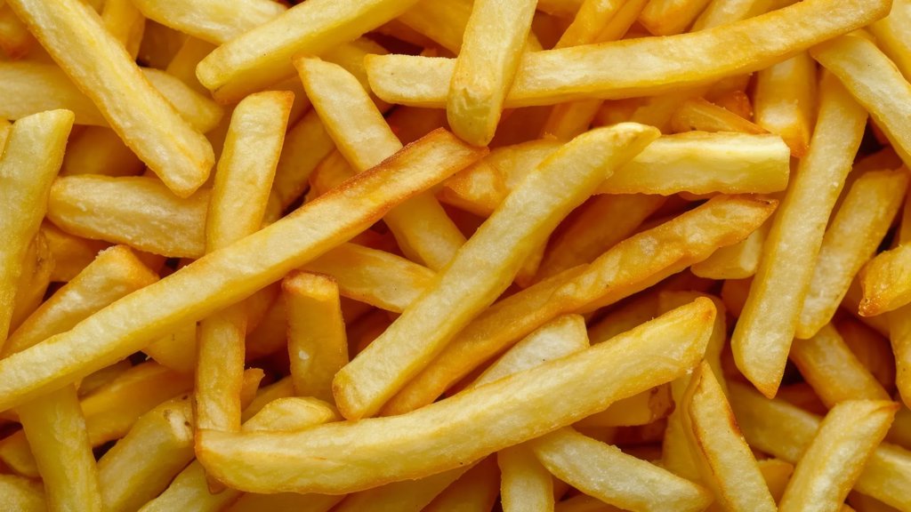 New microwave frying technique could make french fries much healthier | ScienceDaily