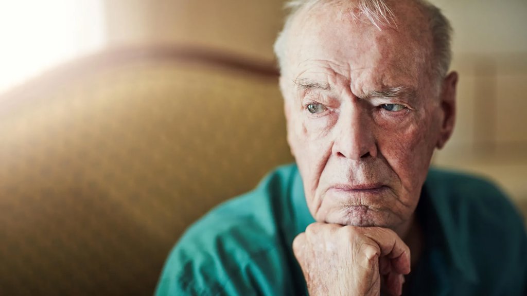 Lonely people have worse memory but don’t decline faster, study finds | ScienceDaily