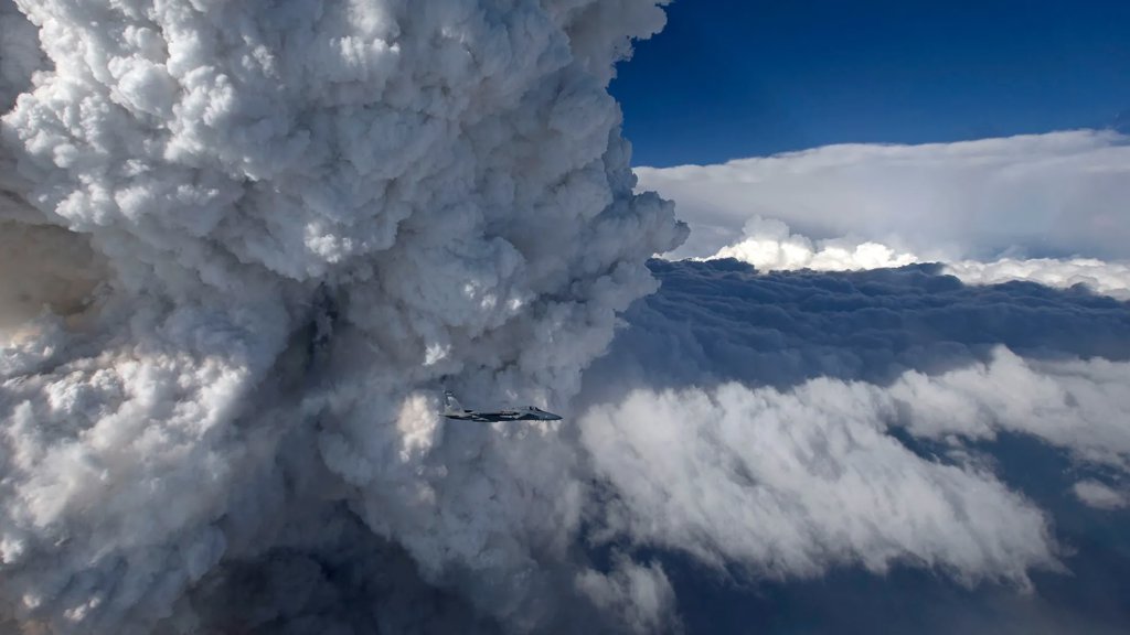 Scientists just recreated a wildfire that made its own weather | ScienceDaily