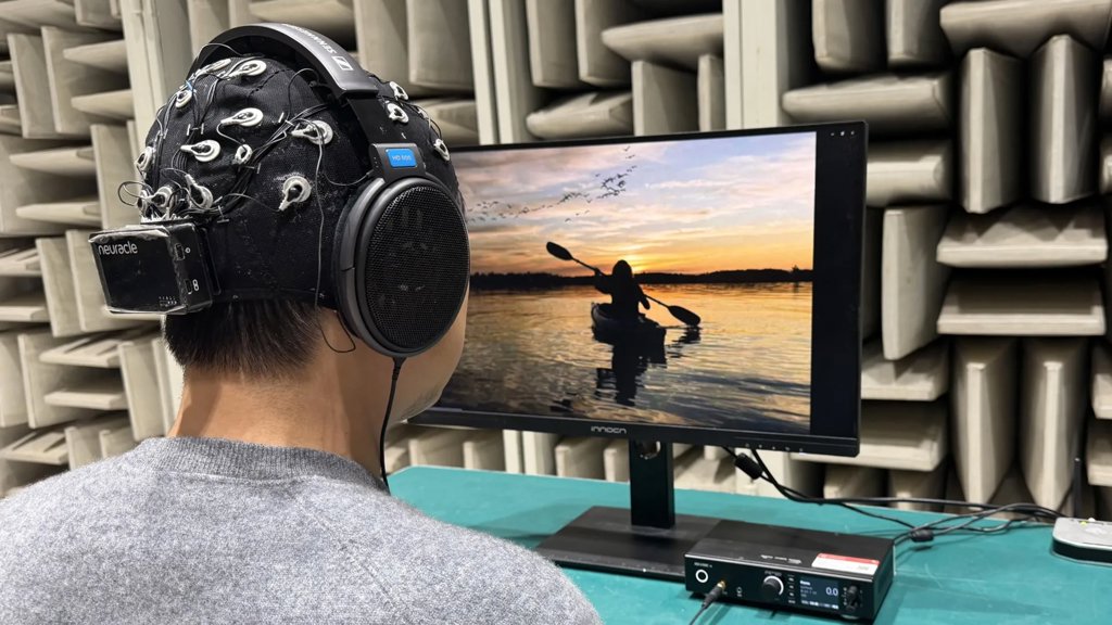 Closing your eyes to hear better might be a big mistake | ScienceDaily