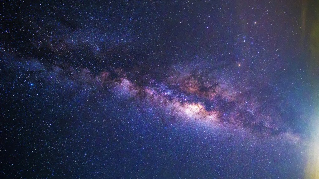 Something mysterious is lighting up the Milky Way. Could it be dark matter? | ScienceDaily