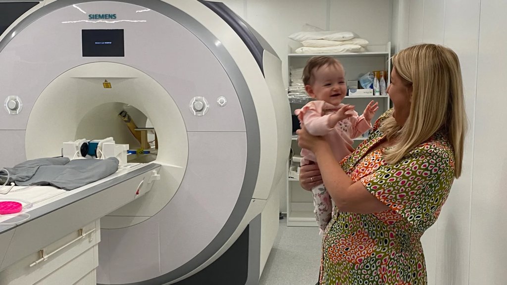 Two-month-old babies are already making sense of the world | ScienceDaily