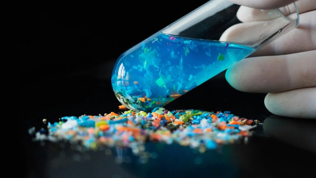 Scientists make microplastics glow to see what they do inside your body | ScienceDaily