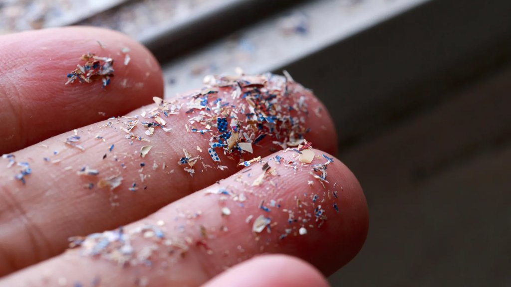 A shocking amount of plastic is floating in city air | ScienceDaily