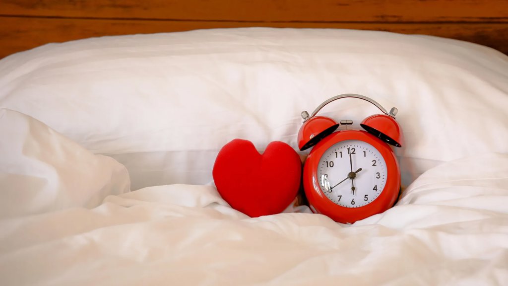 Stop eating 3 hours before bed to improve heart health | ScienceDaily