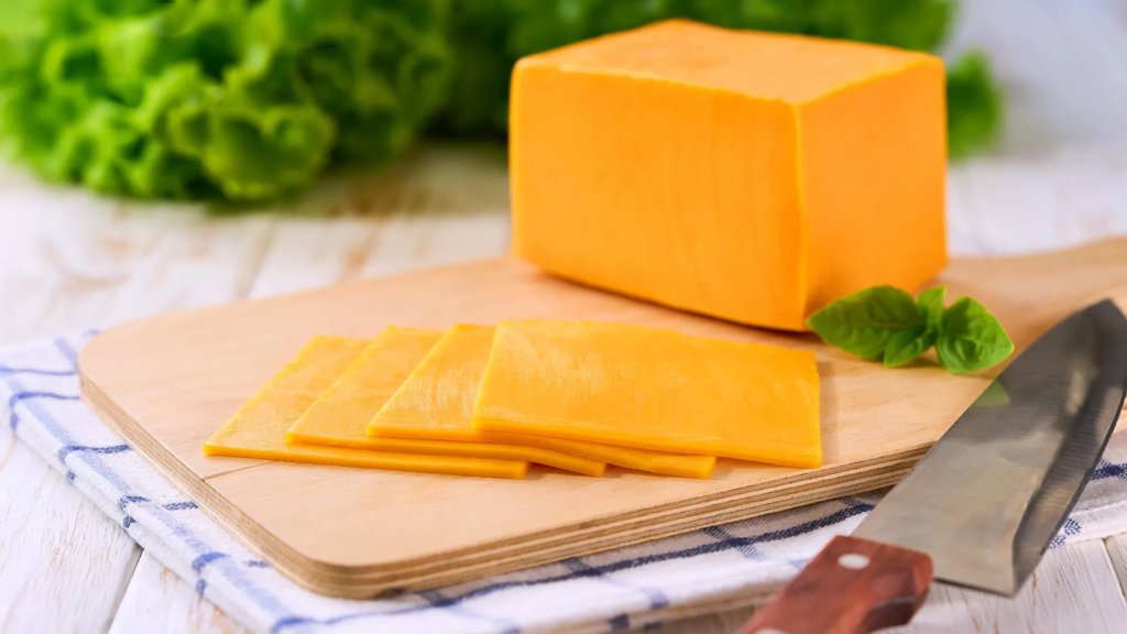 A 25-year study found an unexpected link between cheese and dementia | ScienceDaily