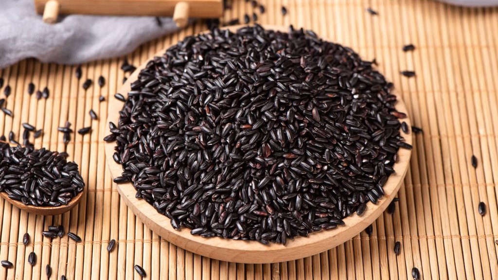 Scientists find a hidden health advantage in black and green rice | ScienceDaily