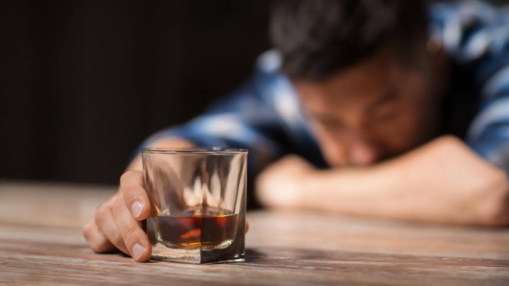 Scientists find brain circuit that traps alcohol users in the vicious cycle of addiction | ScienceDaily