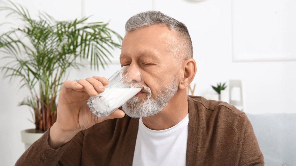 Most men don’t know dairy is linked to prostate cancer risk | ScienceDaily