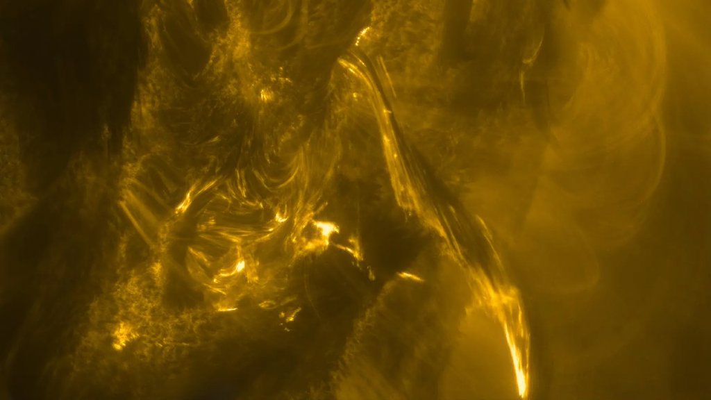 Spacecraft captures the "magnetic avalanche" that triggers giant solar explosions | ScienceDaily