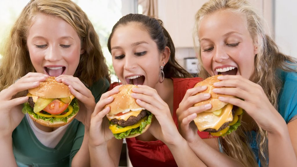Why ultra-processed foods make teens eat more when they aren’t hungry | ScienceDaily