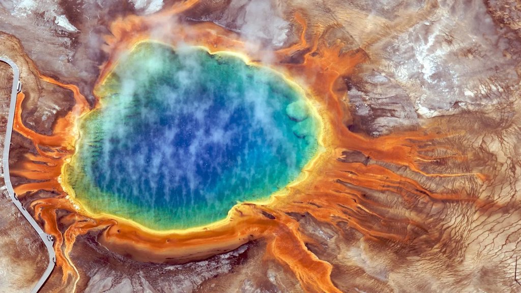 Tiny Yellowstone quakes ignite a surge of hidden life underground | ScienceDaily