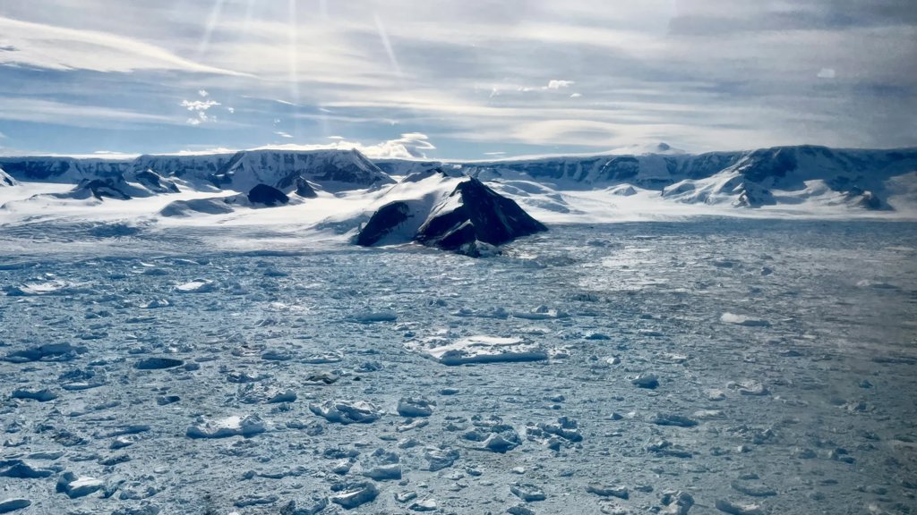 Satellite images reveal the fastest Antarctic glacier retreat ever | ScienceDaily