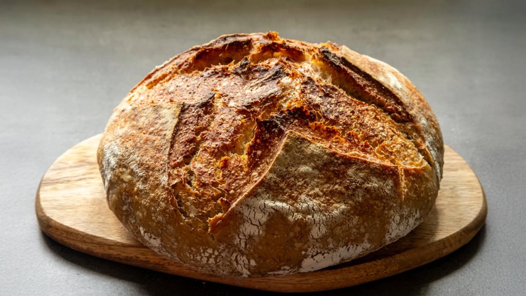 The hidden microbes that decide how sourdough tastes | ScienceDaily