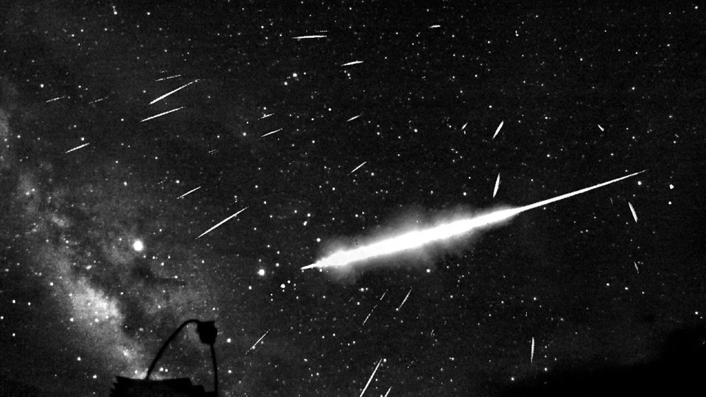 Scientists discover a mysterious asteroid breaking apart near the Sun | ScienceDaily