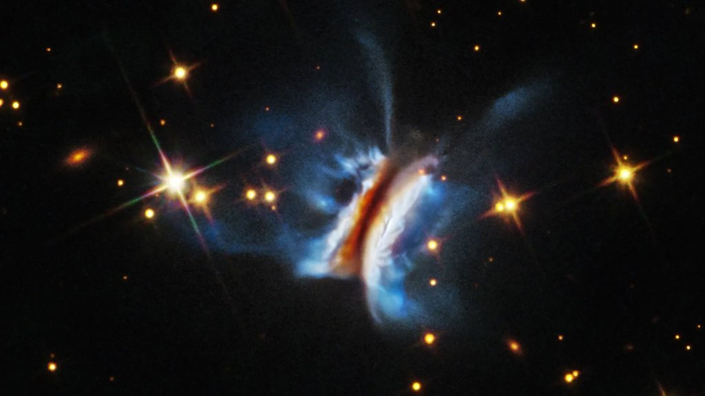 NASA’s Hubble  reveals a giant chaotic planet nursery unlike anything seen before | ScienceDaily