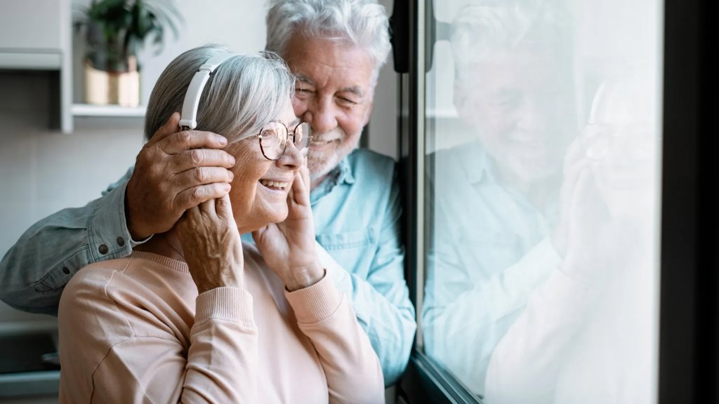 Daily music listening linked to big drop in dementia risk | ScienceDaily