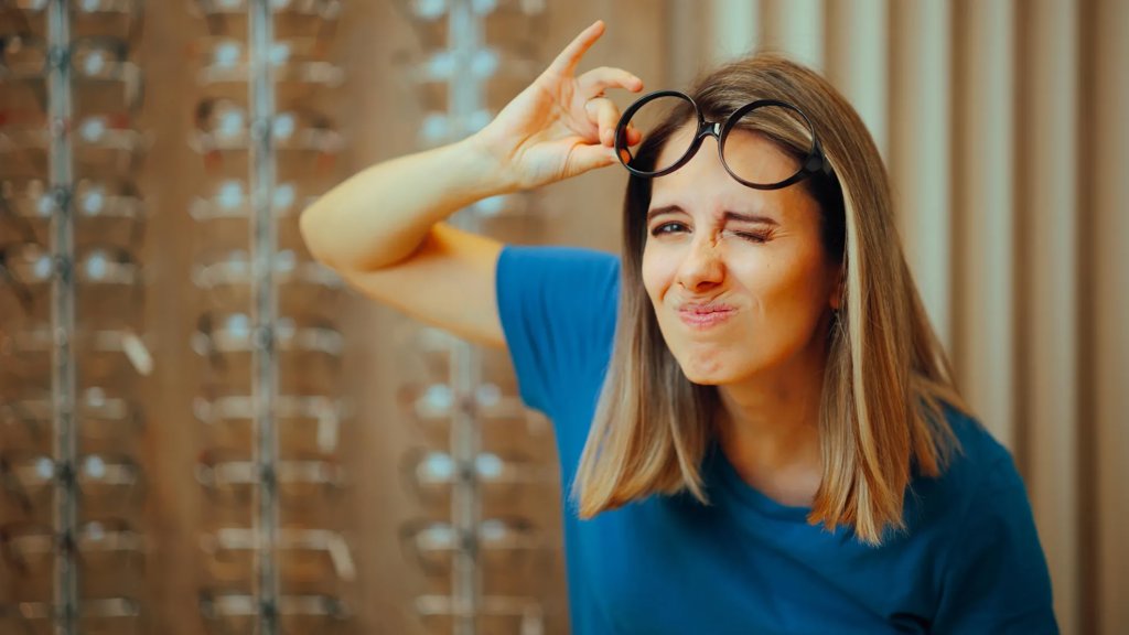 The nearsightedness explosion may be fueled by dim indoor light, not just screens | ScienceDaily