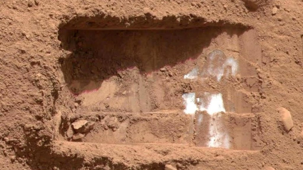 NASA study finds ancient life could survive 50 million years in Martian ice | ScienceDaily